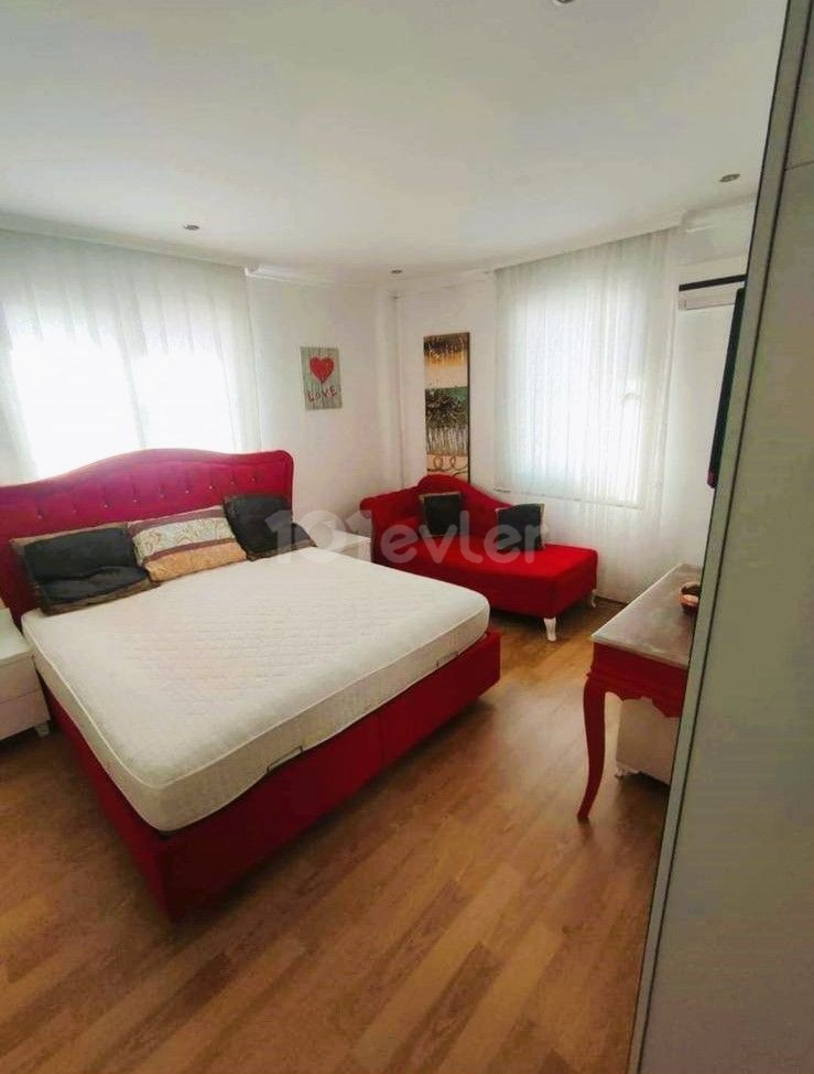 FULLY FURNISHED 3+1 INVESTMENT OPPORTUNITY FLAT FOR SALE IN KYRENIA CENTER
