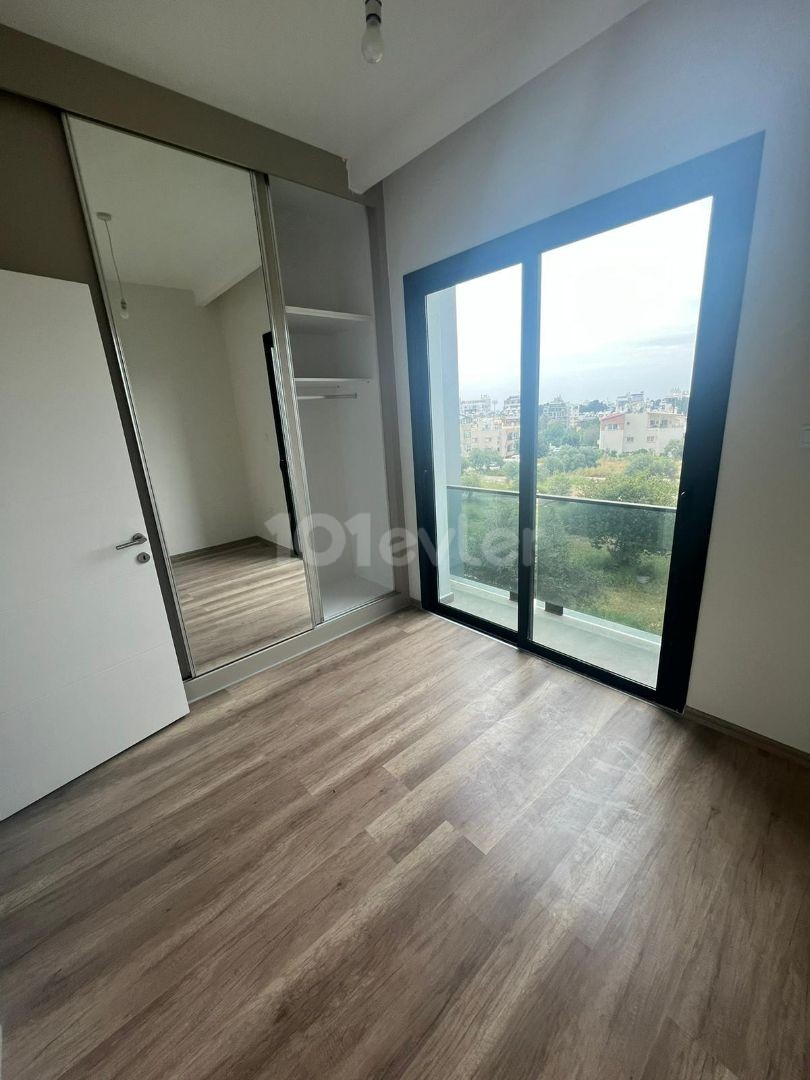 2+1 WOHNUNG MIT MEERBLICK ZUM VERKAUF MIT DOWNLOAD IM KYRENIA CENTER