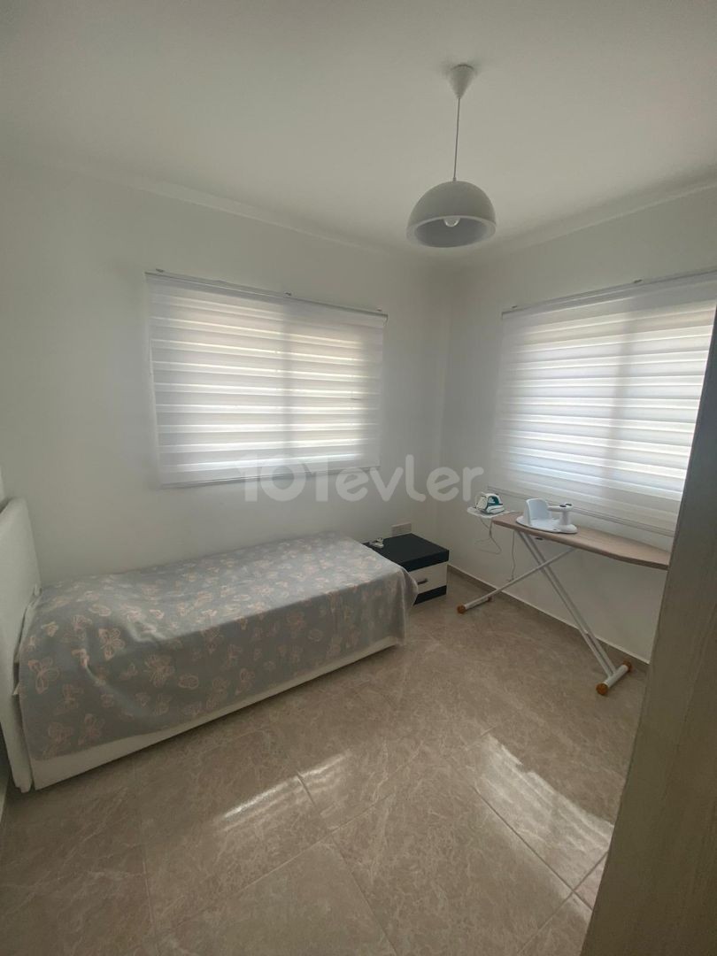 2+1 WOHNUNG MIT POOL ZUR TÄGLICHEN MIETE IN ALSANCAK, KYRENIA