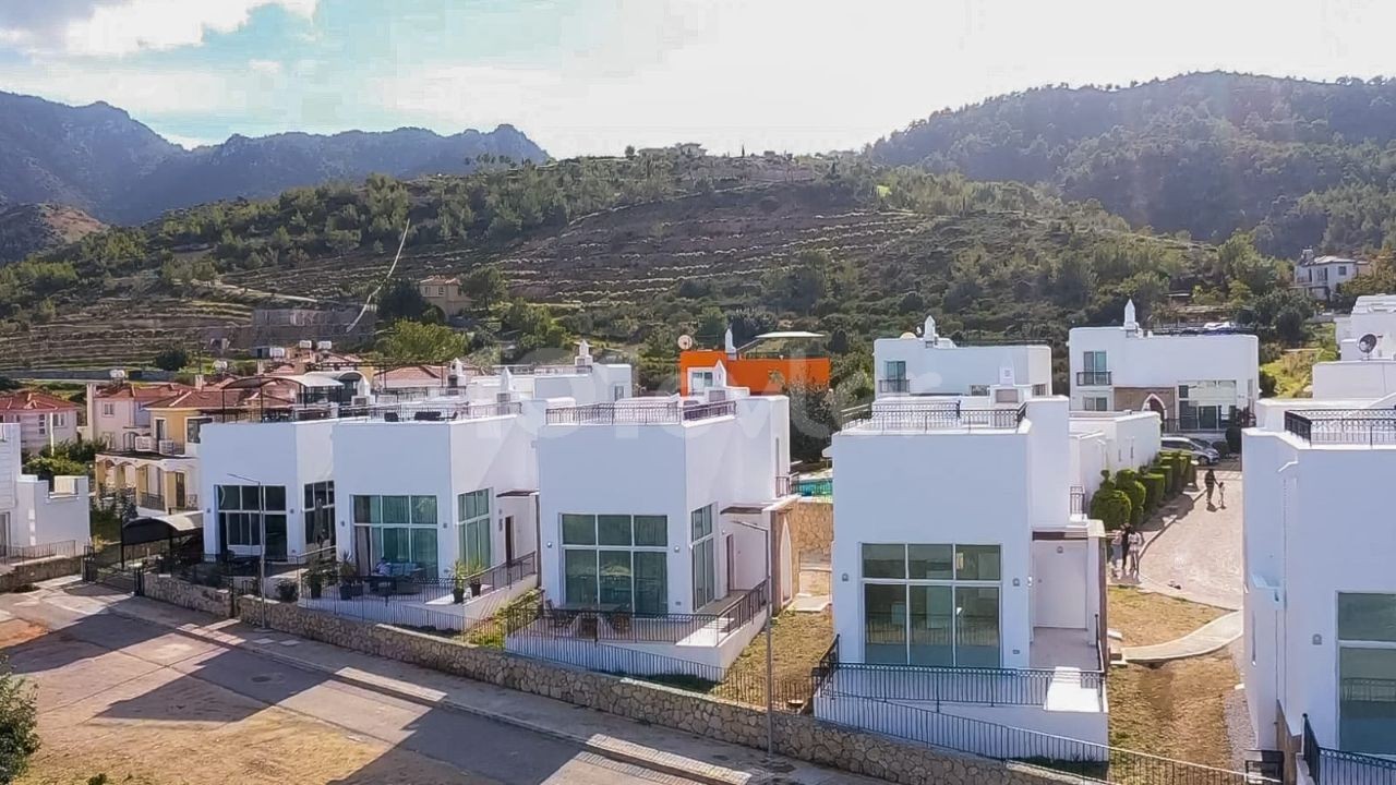 3+1 KOMPLETT MÖBLIERTE VILLA MIT MEER- UND BERGBLICK IN KYRENIA KARŞIYAKA