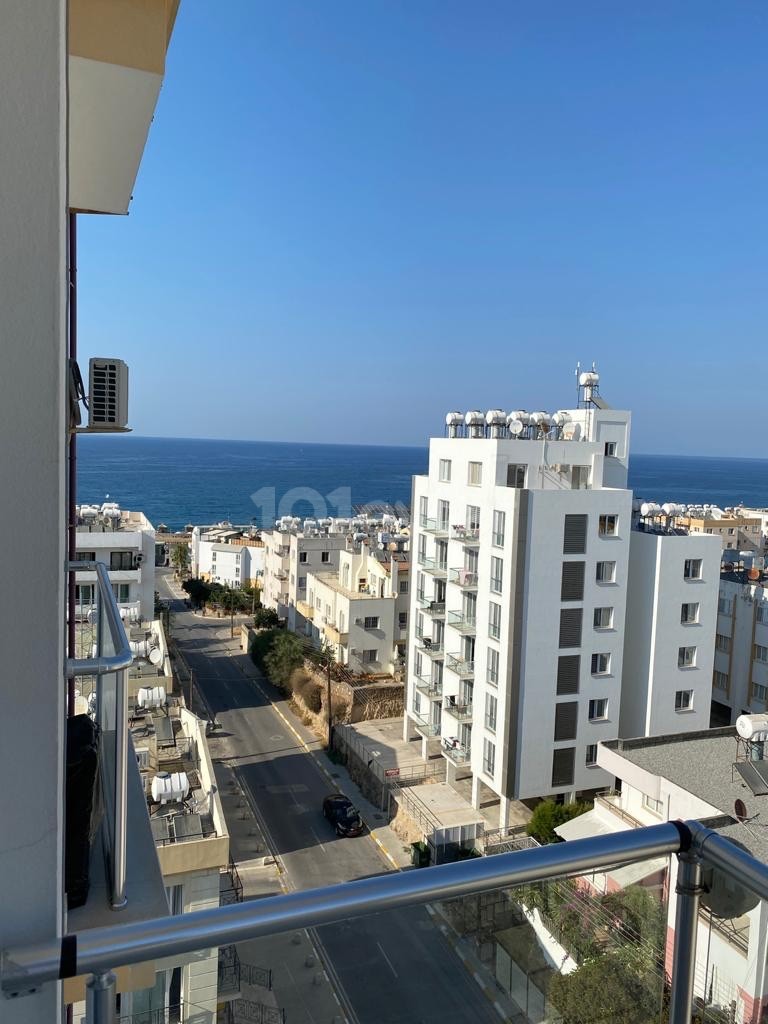 Penthouse mit 1 Schlafzimmer im Herzen von Kyrenia zu verkaufen