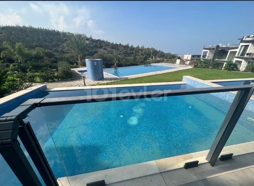 4 bedroom flat with private swimming pool