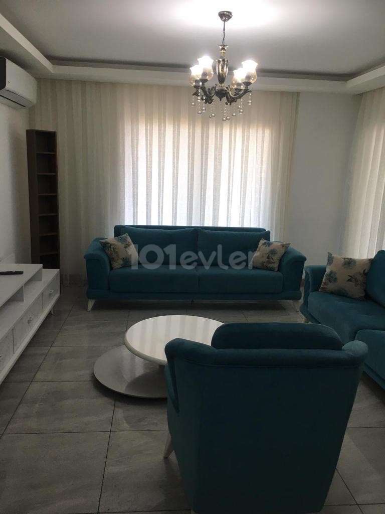 Girne merkezde 3 yatak odalı kiralık daire