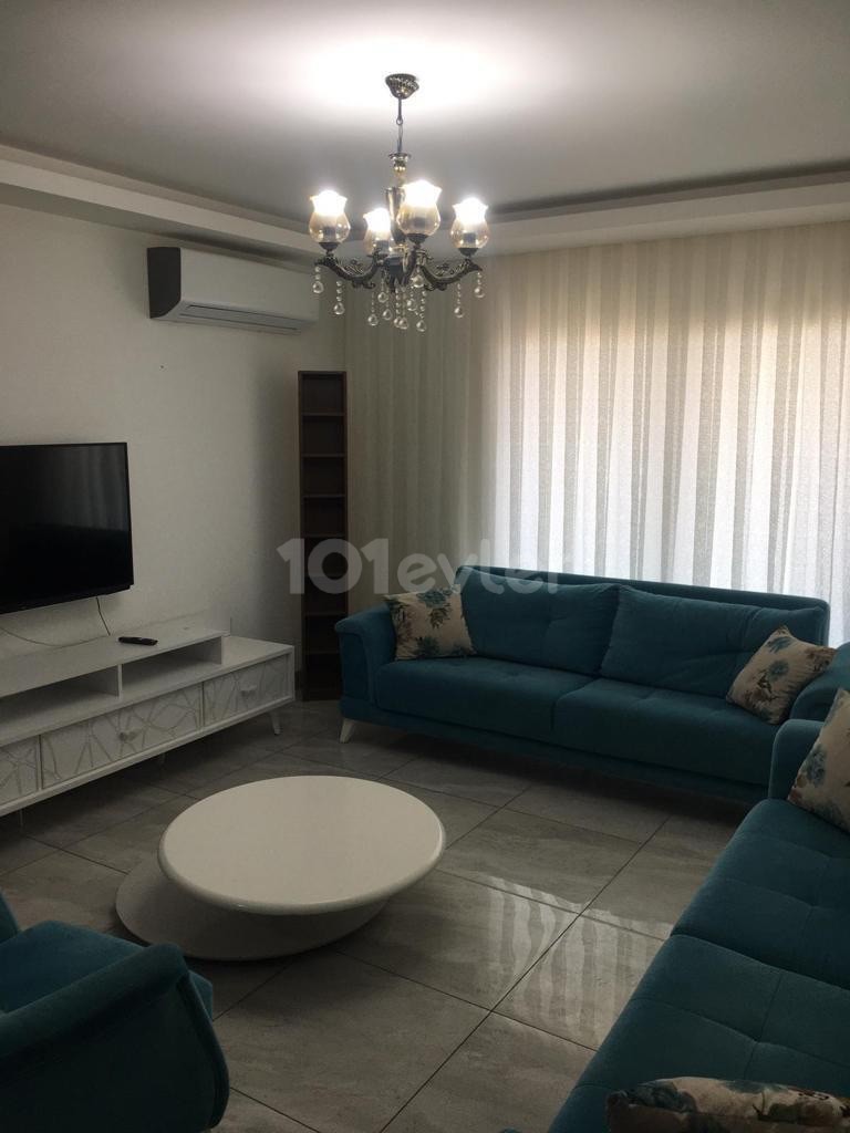 Girne merkezde 3 yatak odalı kiralık daire