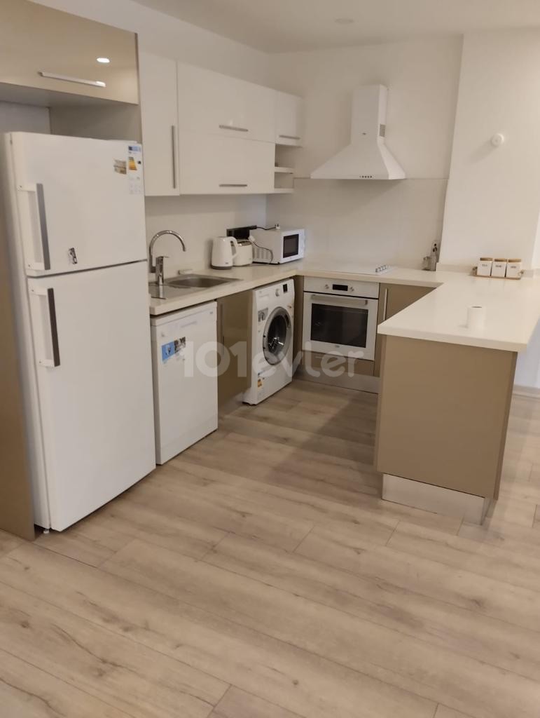 1 bedroom flat in complex