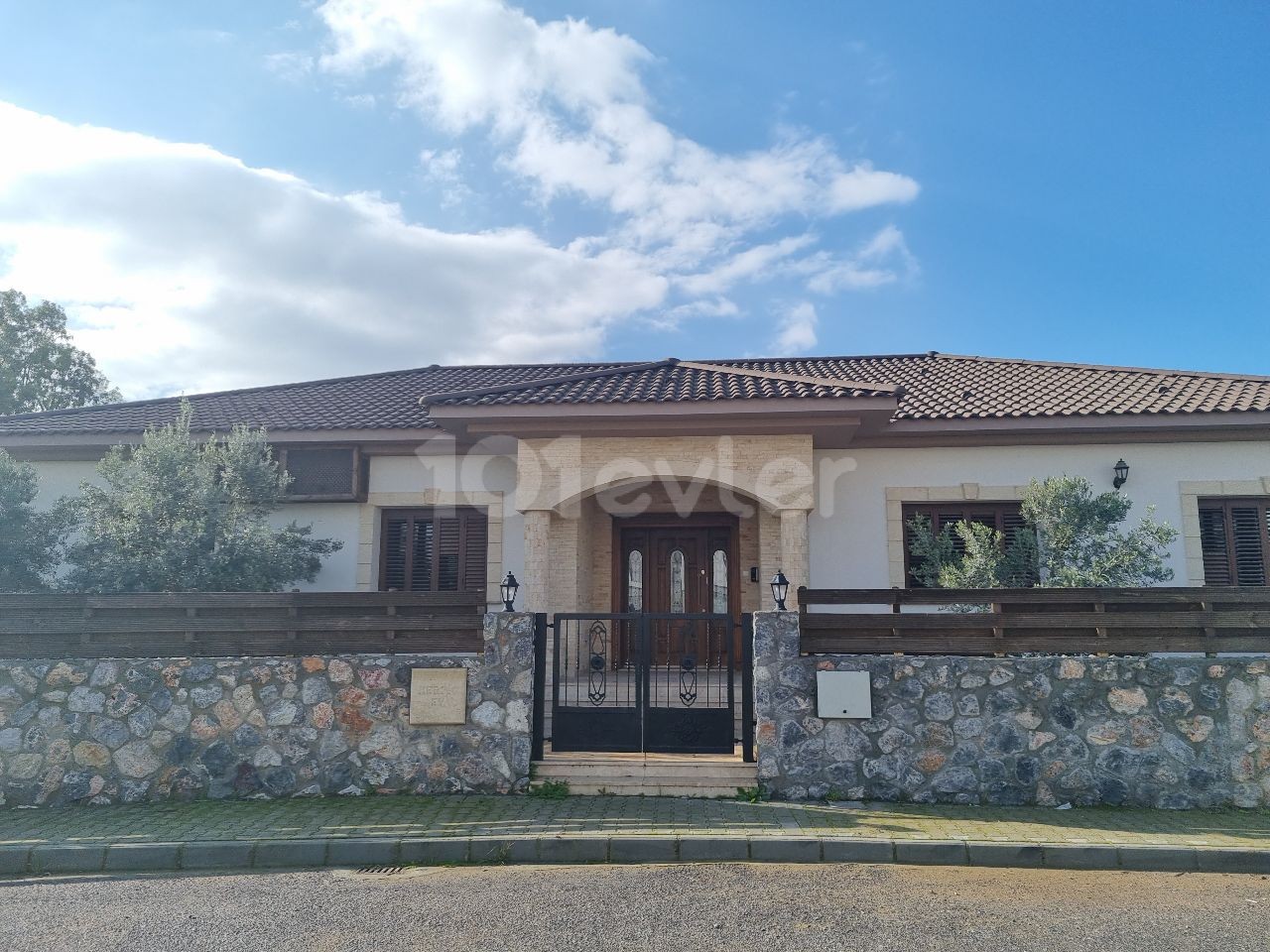 Excellent location at famous area in Yenikent specious stone decorated beautiful 3 bedrooms  villa with close living area 325m2!