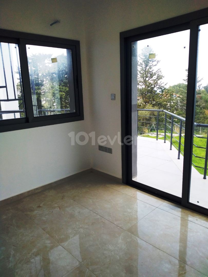 4+1 luxury villa for sale in Kyrenia Alsancak region 