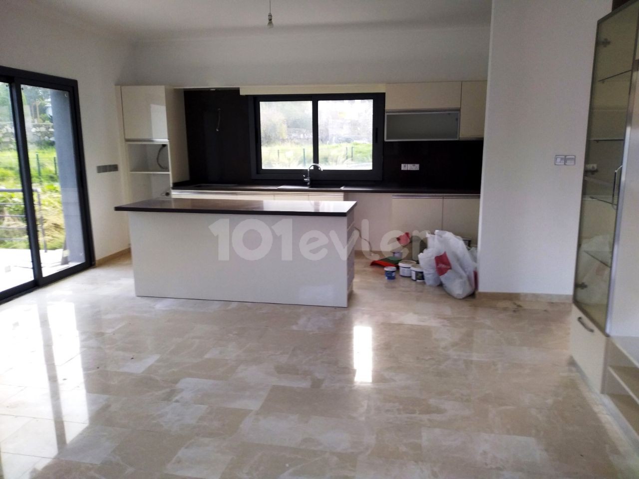 Girne Alsancak bölgesinde  4+1 satılık lüks villa 