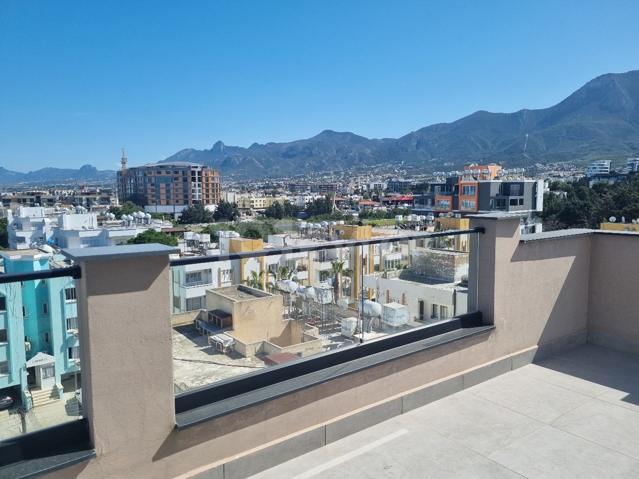 Penthouse mit Meer- und Bergblick in Kyrenia Centre