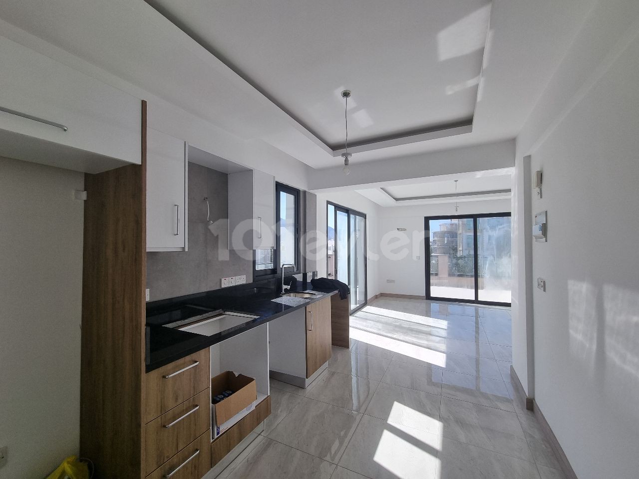 Girne Merkezinde deniz ve dağ manzaralı penthouse