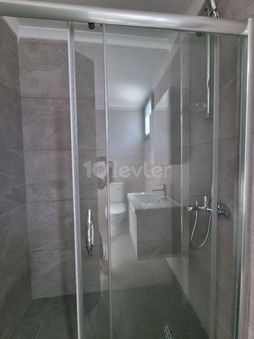 Girne Merkezinde deniz ve dağ manzaralı penthouse