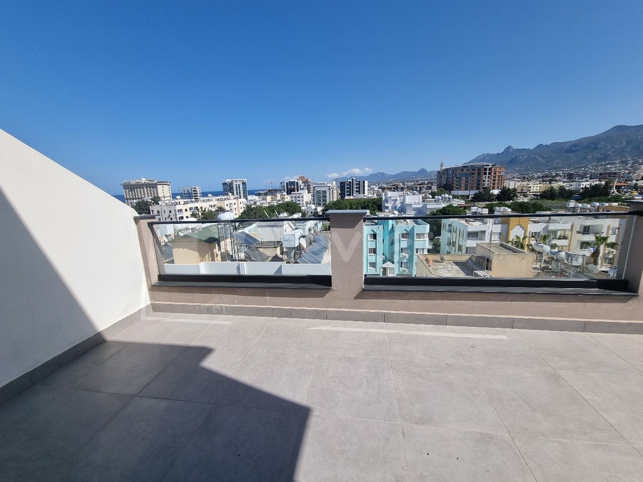 1 bedroom penthouse with panoramic views at Kyrenia city center 