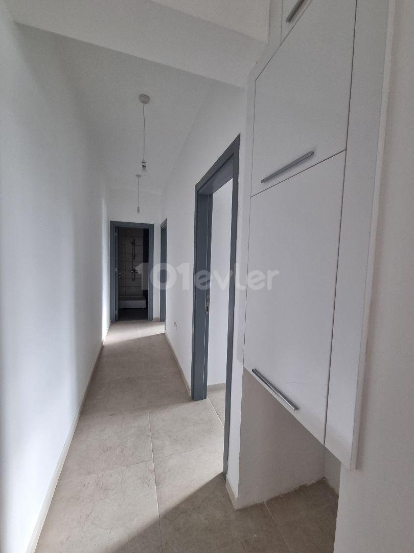 Zero 2 bedroom apartment with elevator on the street, suitable for office/clinic 