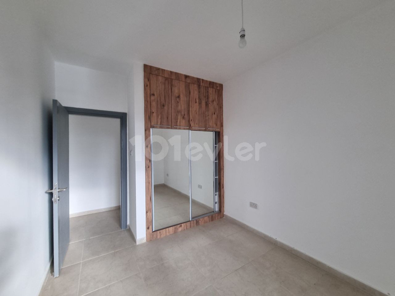 Zero 2 bedroom apartment with elevator on the street, suitable for office/clinic 