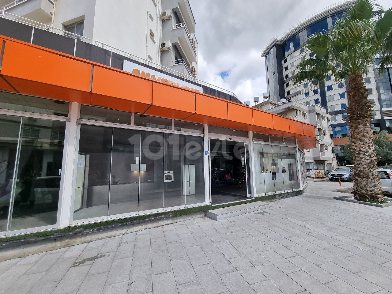 Dereboyu Straße auf der Hauptstraße ist für die Vermietung Shop / Restaurant in Form von Kapazität geeignet!