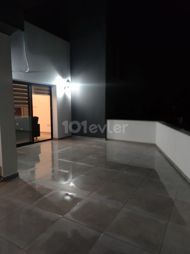 Yenikent bölgesinde 2+1 eşyalı penthouse 