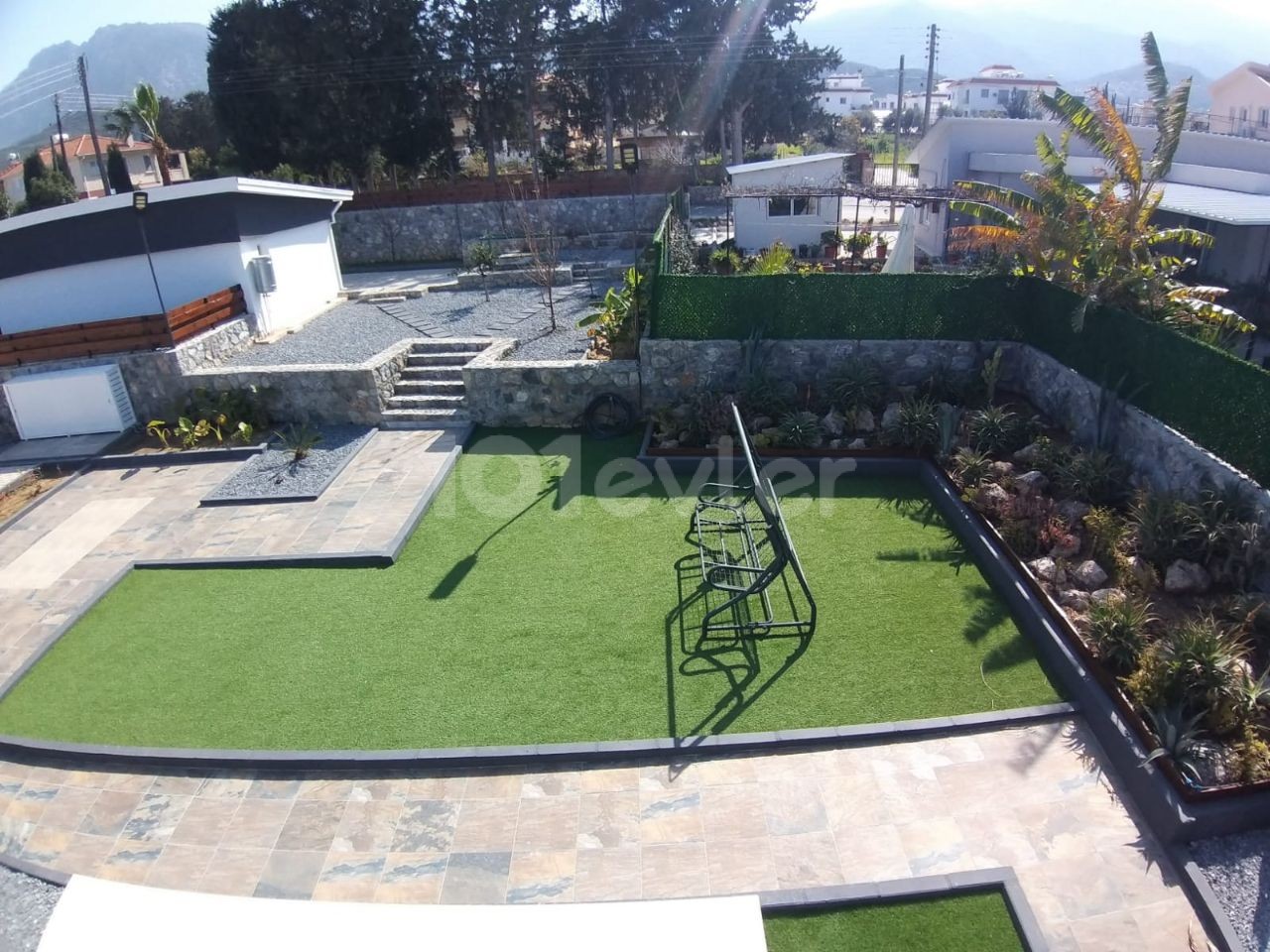 Kyrenia/Alsancak 1650 M2 in 2 2+1, 1 1+1 sundown Villa