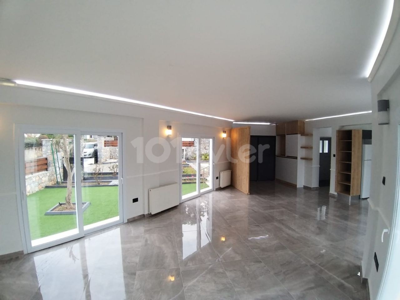 Girne/Alsancak 1650 M2 içinde 2tane 2+1 ,1 tene 1+1 sundown Villa