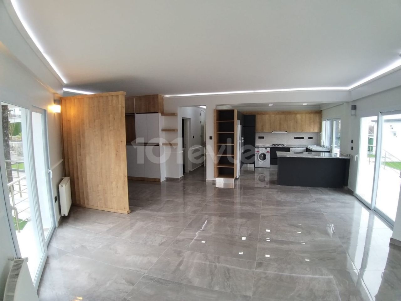 Girne/Alsancak 1650 M2 içinde 2tane 2+1 ,1 tene 1+1 sundown Villa