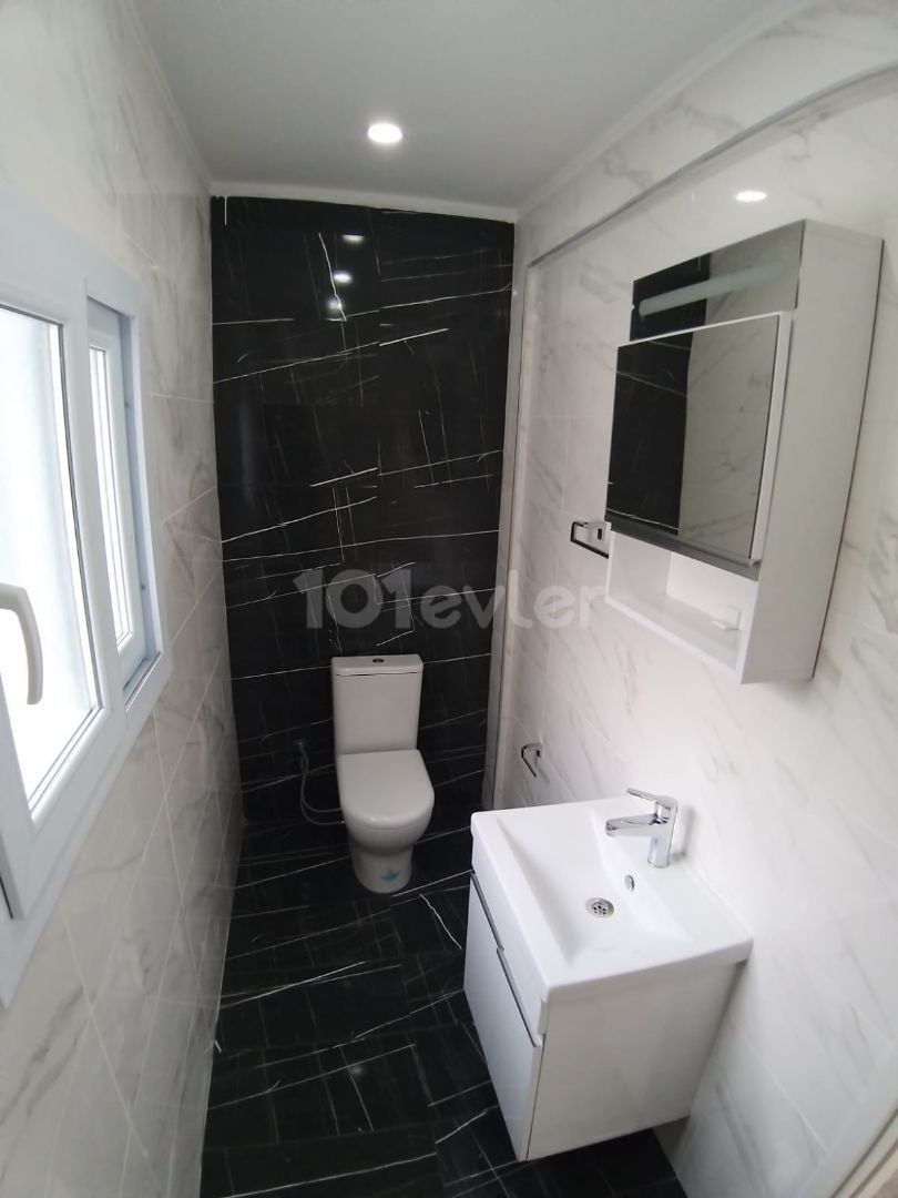 Girne/Alsancak 1650 M2 içinde 2tane 2+1 ,1 tene 1+1 sundown Villa