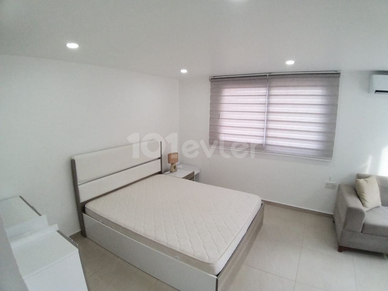 Girne/Alsancak 1650 M2 içinde 2tane 2+1 ,1 tene 1+1 sundown Villa