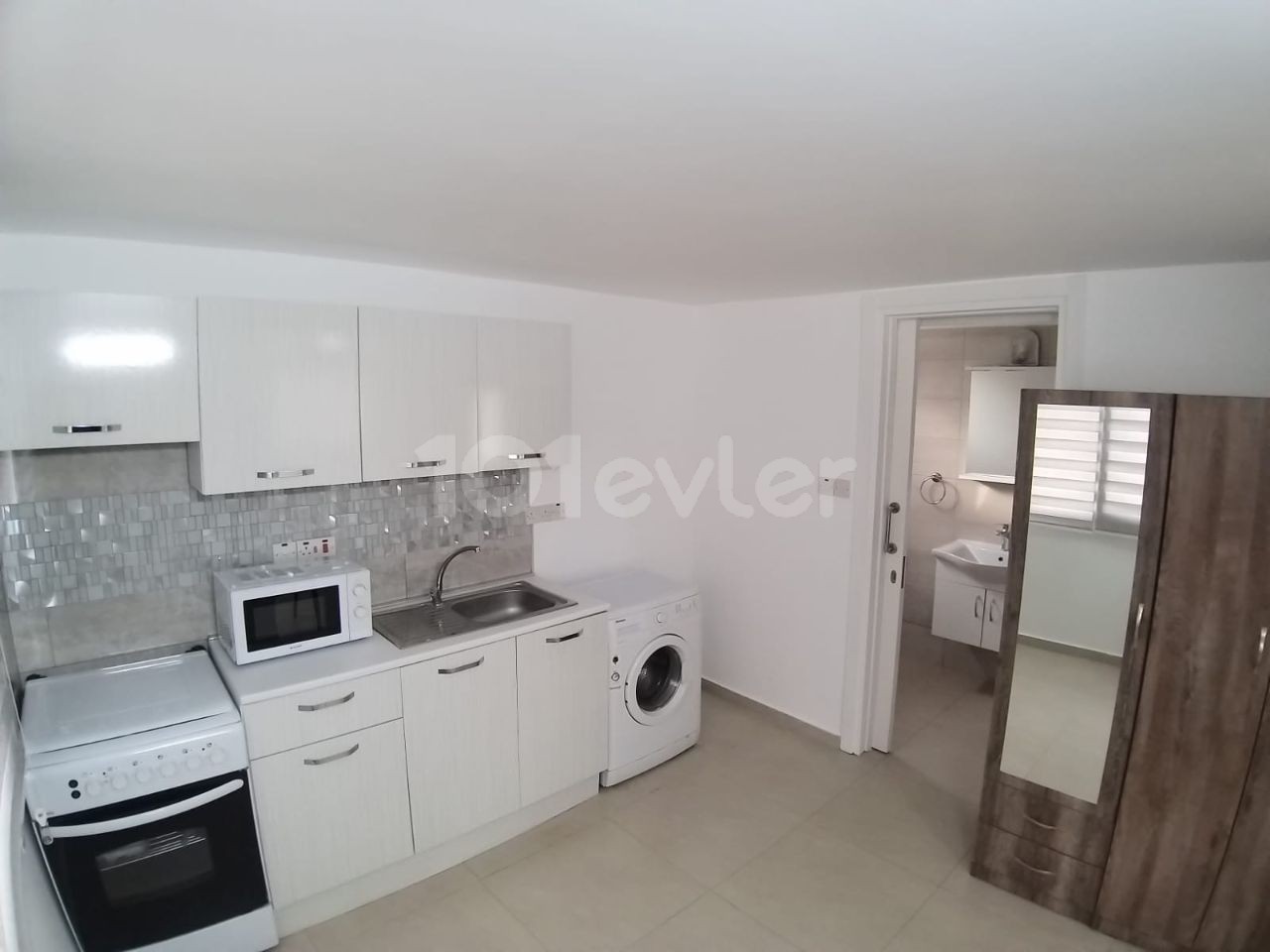 Girne/Alsancak 1650 M2 içinde 2tane 2+1 ,1 tene 1+1 sundown Villa