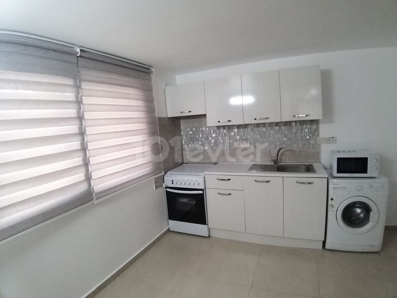 Kyrenia/Alsancak 1650 M2 in 2 2+1, 1 1+1 Villa mit Sonnenuntergang