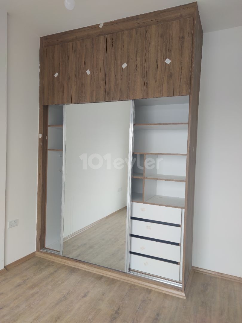 Nikosia/Gönyeli 2+1 neu fertiggestellte 140m2 Penthouse mit Terrasse 