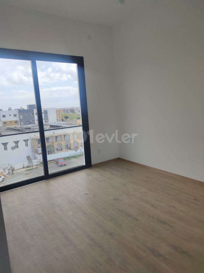 Nikosia/Gönyeli 2+1 neu fertiggestellte 140m2 Penthouse mit Terrasse 