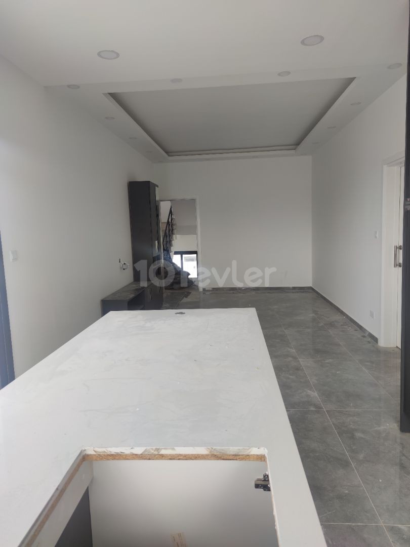 Nikosia/Gönyeli 2+1 neu fertiggestellte 140m2 Penthouse mit Terrasse 