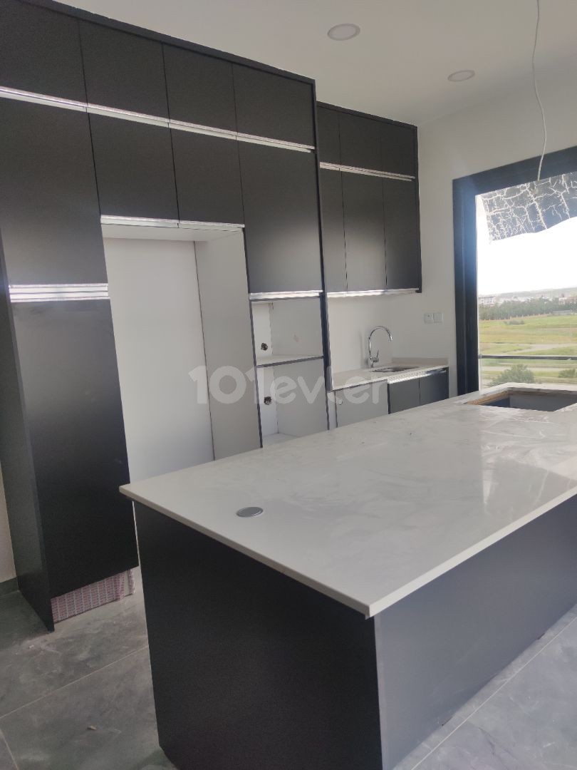 Lefkoşa/Gönyeli 2+1 yeni bitmiş 140m2 teraslı Penthause 