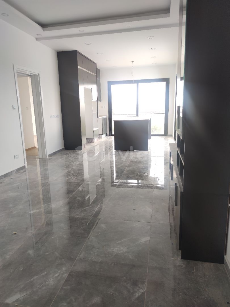 Nikosia/Gönyeli 2+1 neu fertiggestellte 140m2 Penthouse mit Terrasse 