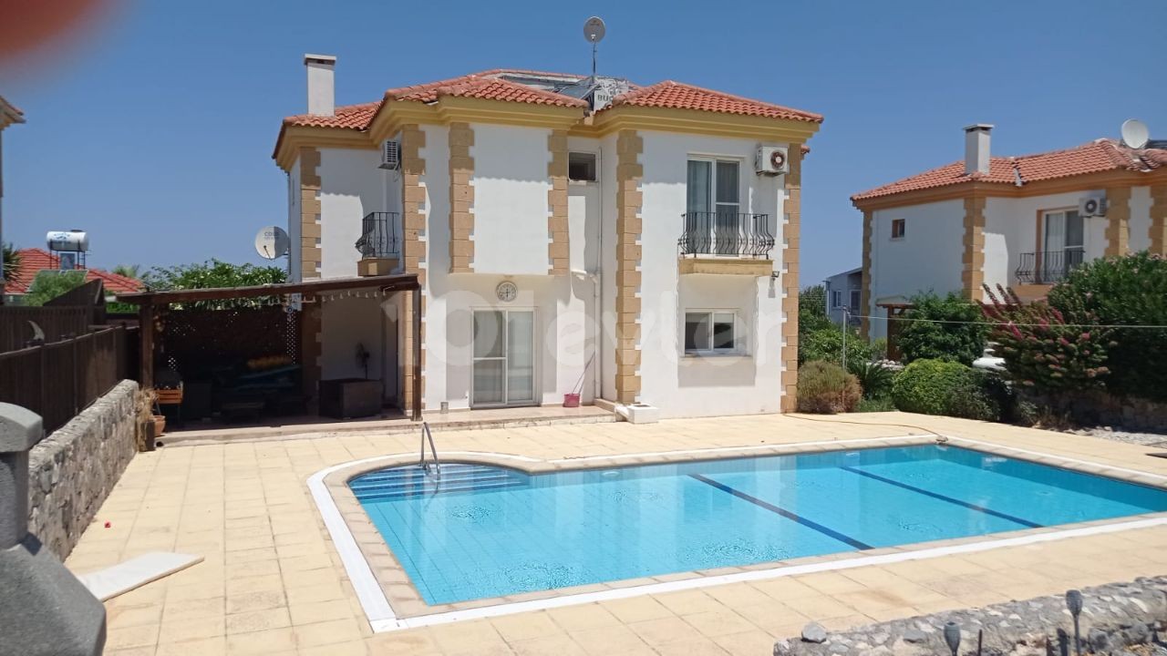 Stunning 3 bedroom villa with private swimming pool 