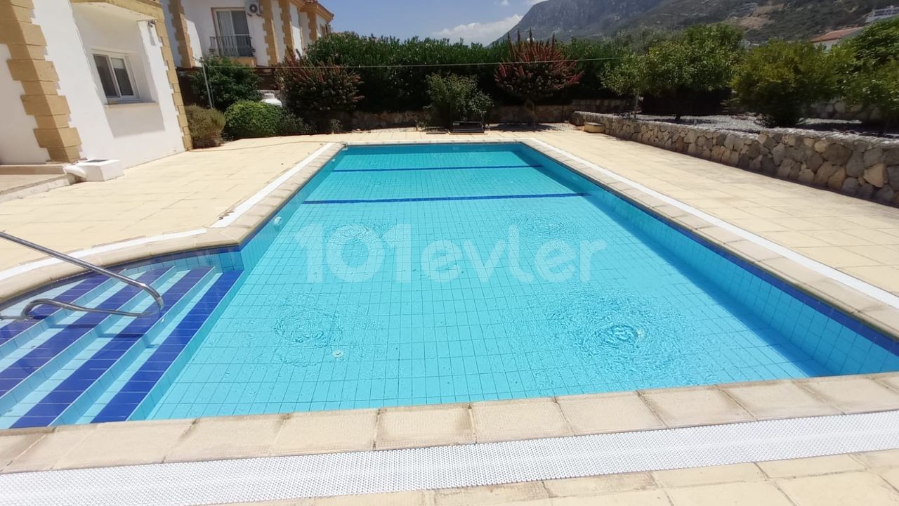 Stunning 3 bedroom villa with private swimming pool 