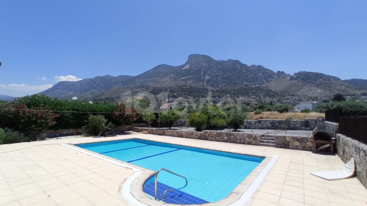 Stunning 3 bedroom villa with private swimming pool 