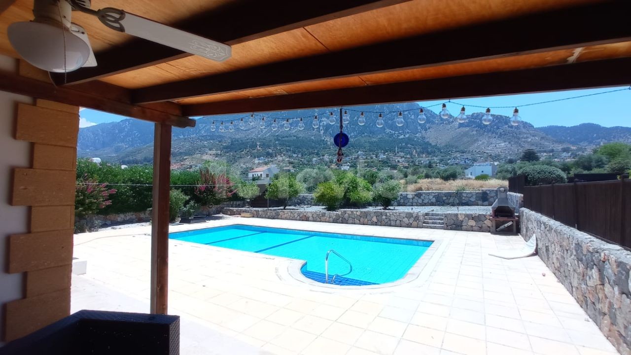 Stunning 3 bedroom villa with private swimming pool 