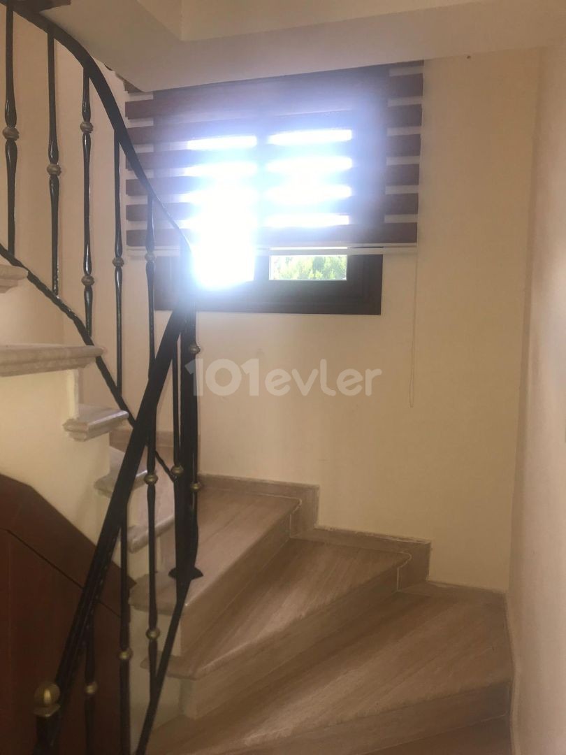 Bölünmüştür 2 adet ikiz villa komple satılıktır 