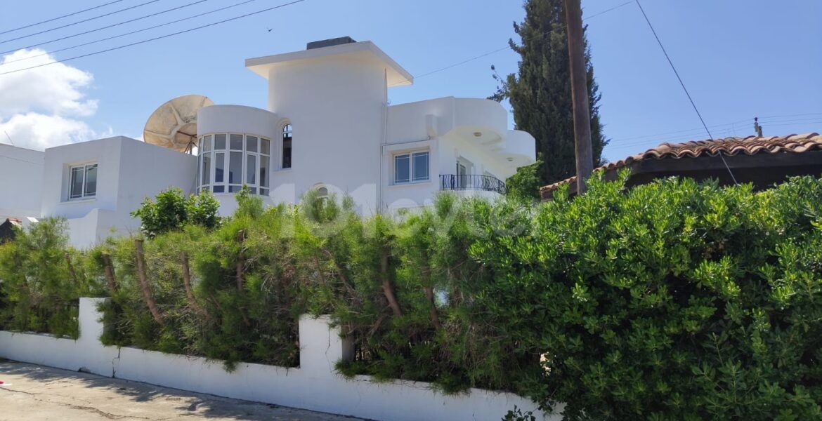 Karaoglanoglu bölgesinde özel havuzlu eşyalı 4 yatak odalı villa 