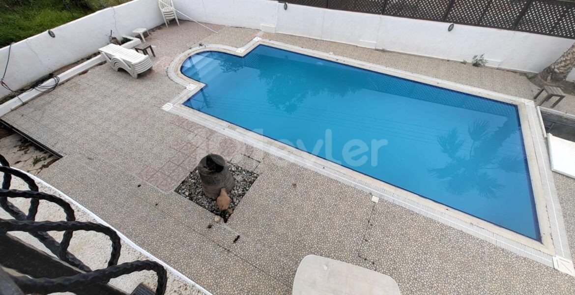 Furnished 4 bedroom villa with private swimming pool 