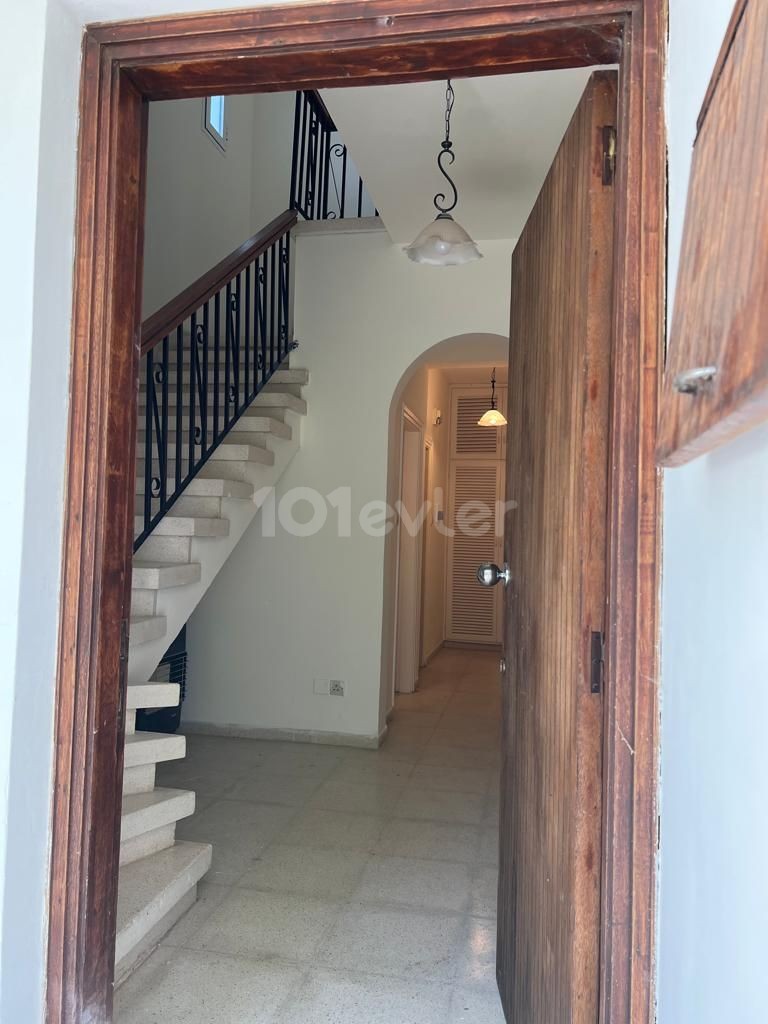 3+1 villa on 1210 m2 land in Girne/Çatalköy