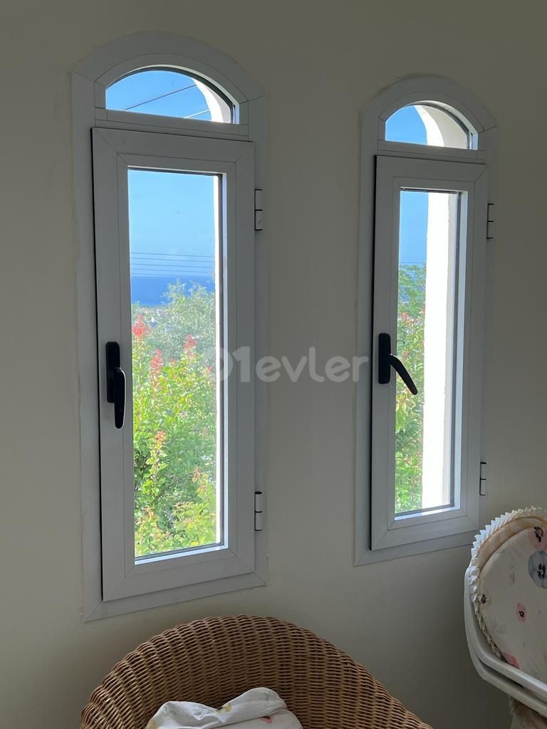 3+1 villa on 1210 m2 land in Girne/Çatalköy