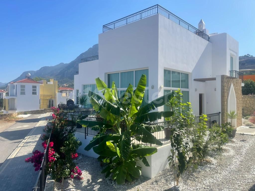 3-bedroom, modern, fully furnished villa with sea and mountain views in a complex with a well-maintained shared pool