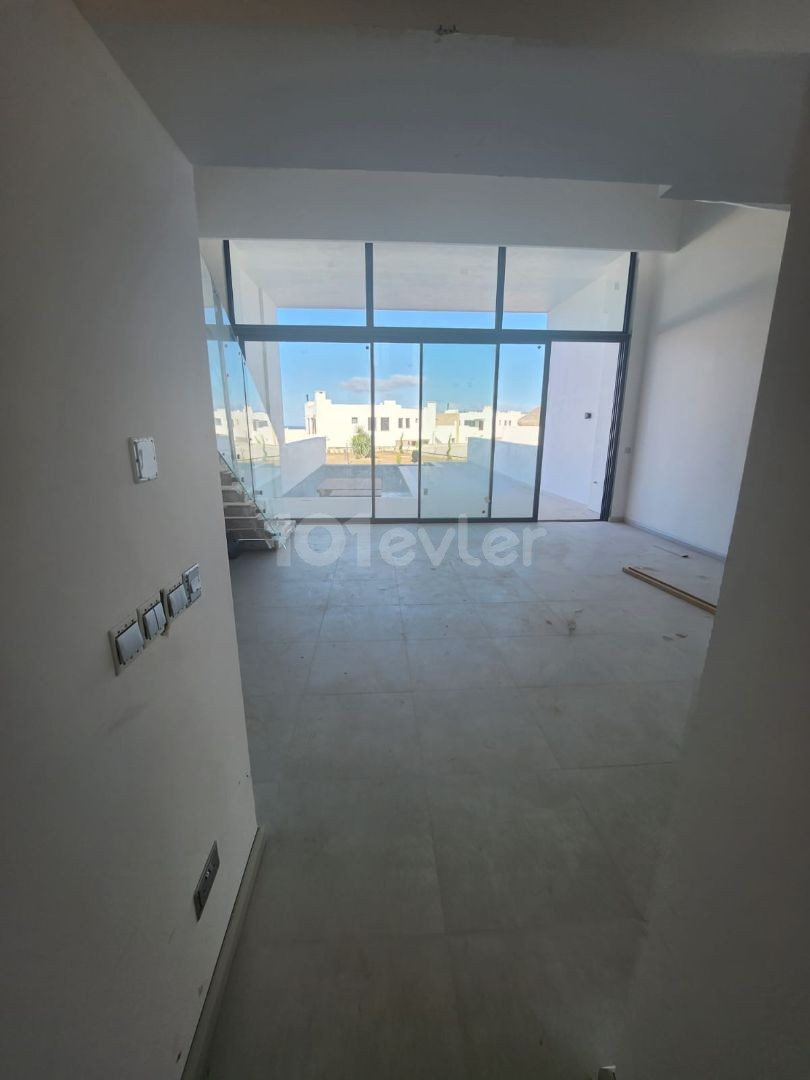 3+1 loft with garden for sale in a site with a private beach