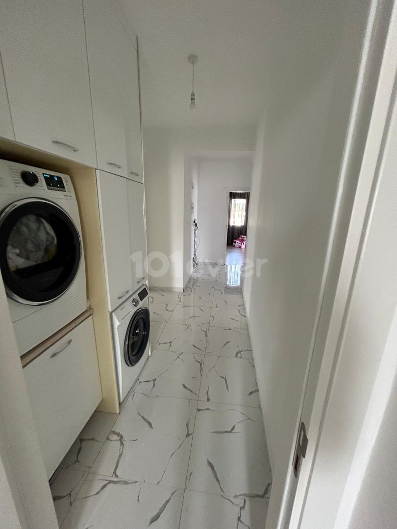 Lefkoşa/Gönyeli 3+2 260 M2 satılık daire 