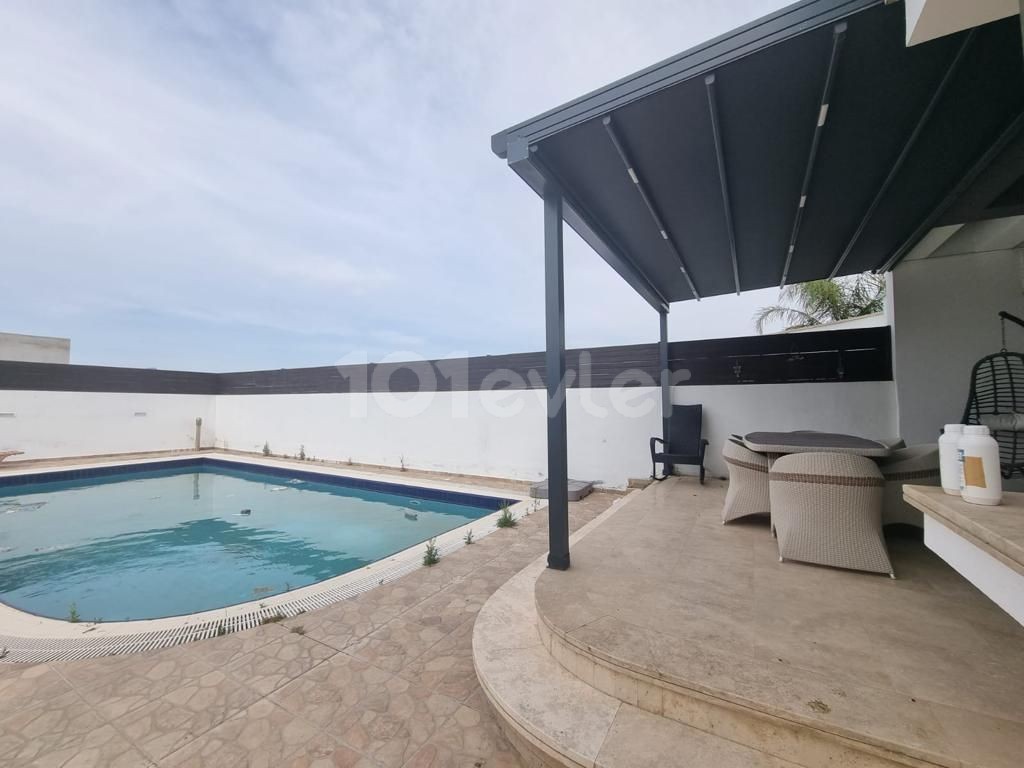 Luxusvilla mit privatem Pool in der prestigeträchtigsten Gegend von Nikosia