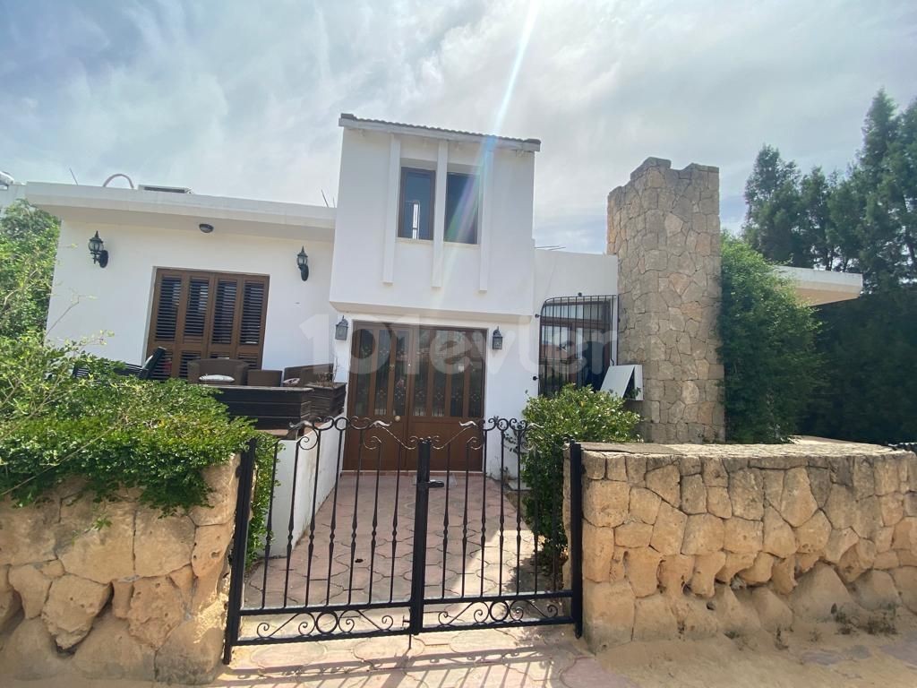 Ortaköyun prestij bölgesinde eşyalı 4+2 bahçeli müstakil villa 