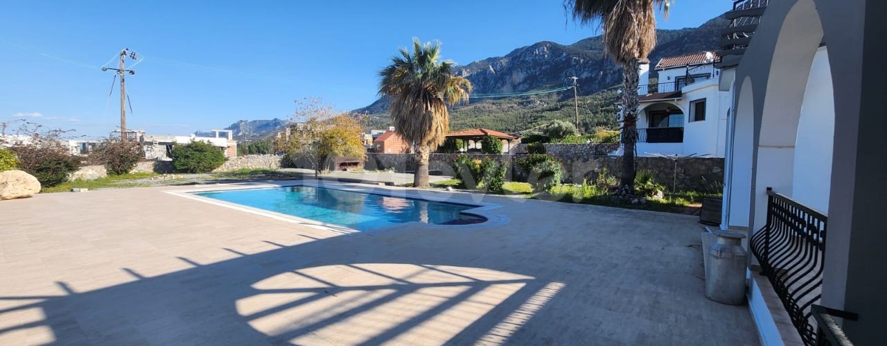 4-bedroom villa with large private pool and stunning views on 1.2 acres