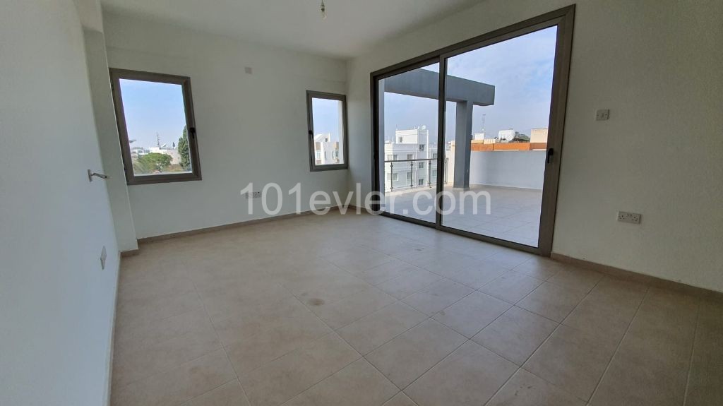 Penthouse For Sale in Küçük Kaymaklı, Nicosia