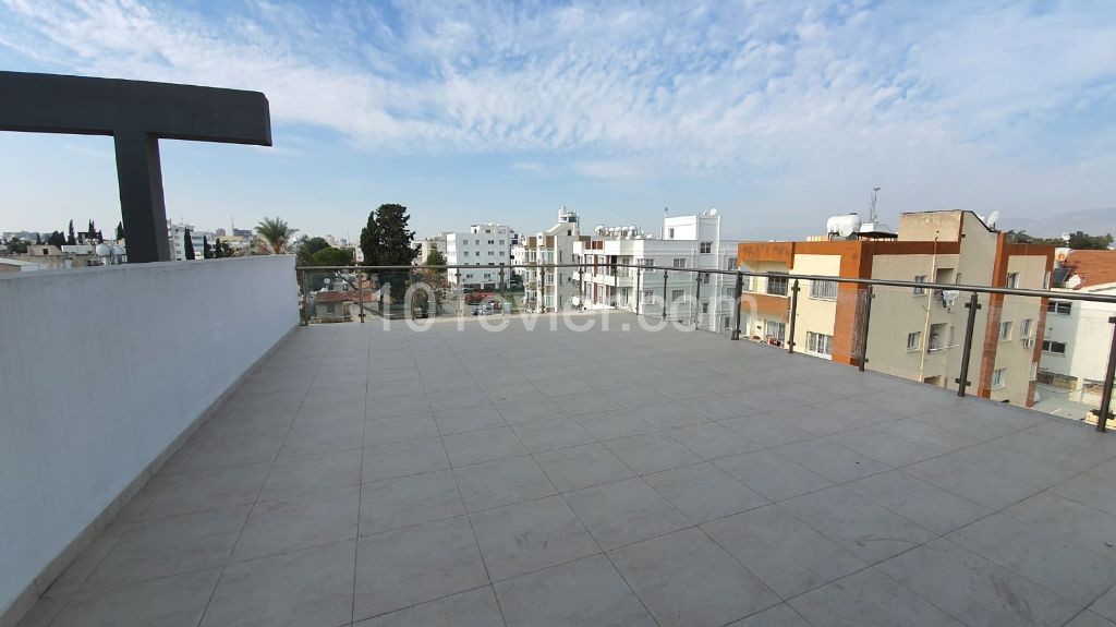 Penthouse For Sale in Küçük Kaymaklı, Nicosia