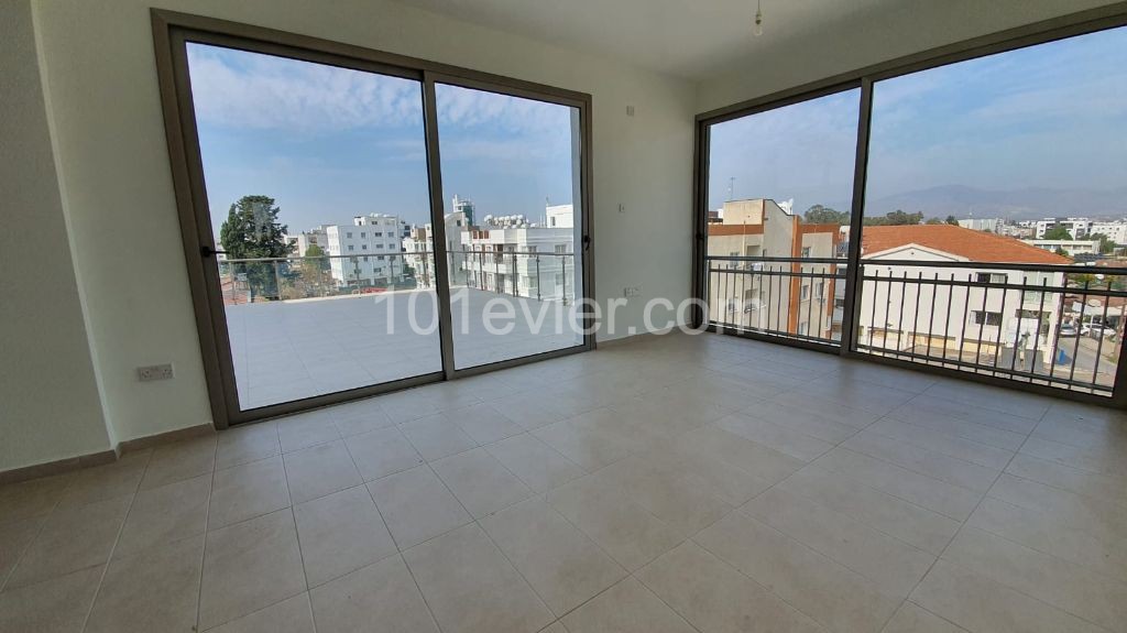 Penthouse For Sale in Küçük Kaymaklı, Nicosia